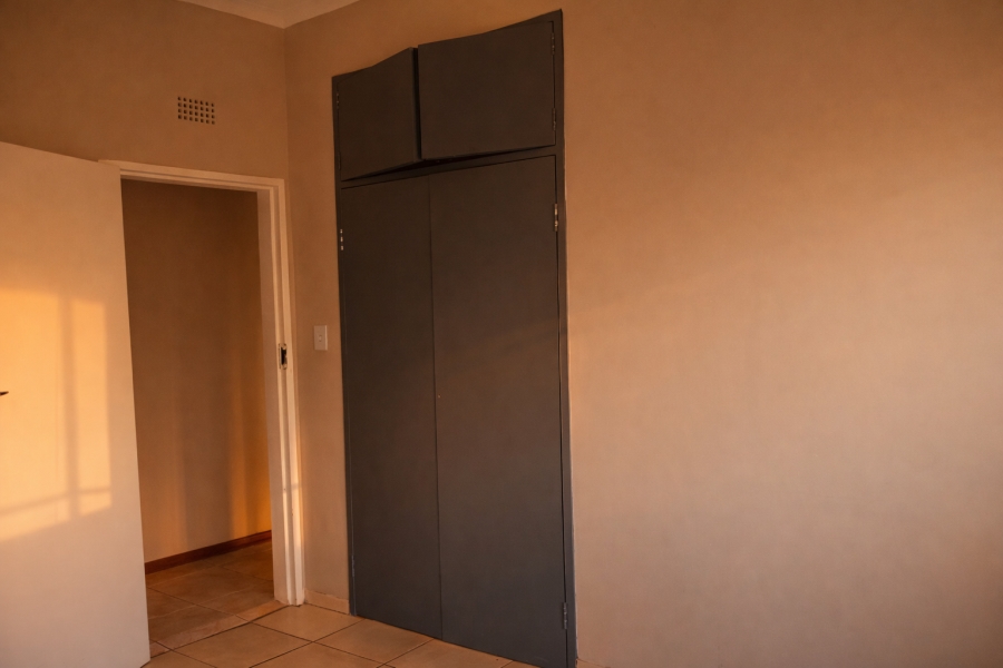 To Let 4 Bedroom Property for Rent in Safari Gardens North West